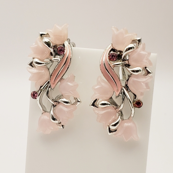 Vintage STAR Pink Thermoset Flowers with Pink Enamel and Silver Clips - Picture 4 of 8